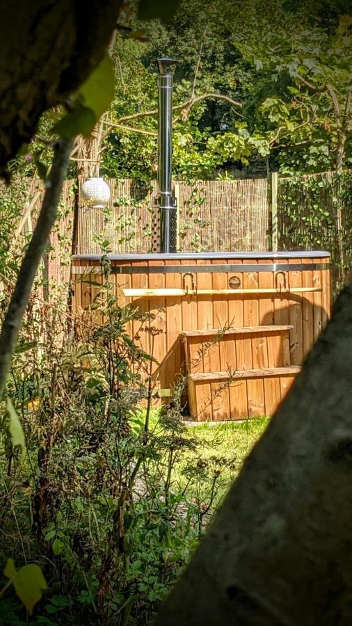 Emlyn'S Coppice - Luxury Woodland Glamping Villa Holywell  Exterior photo