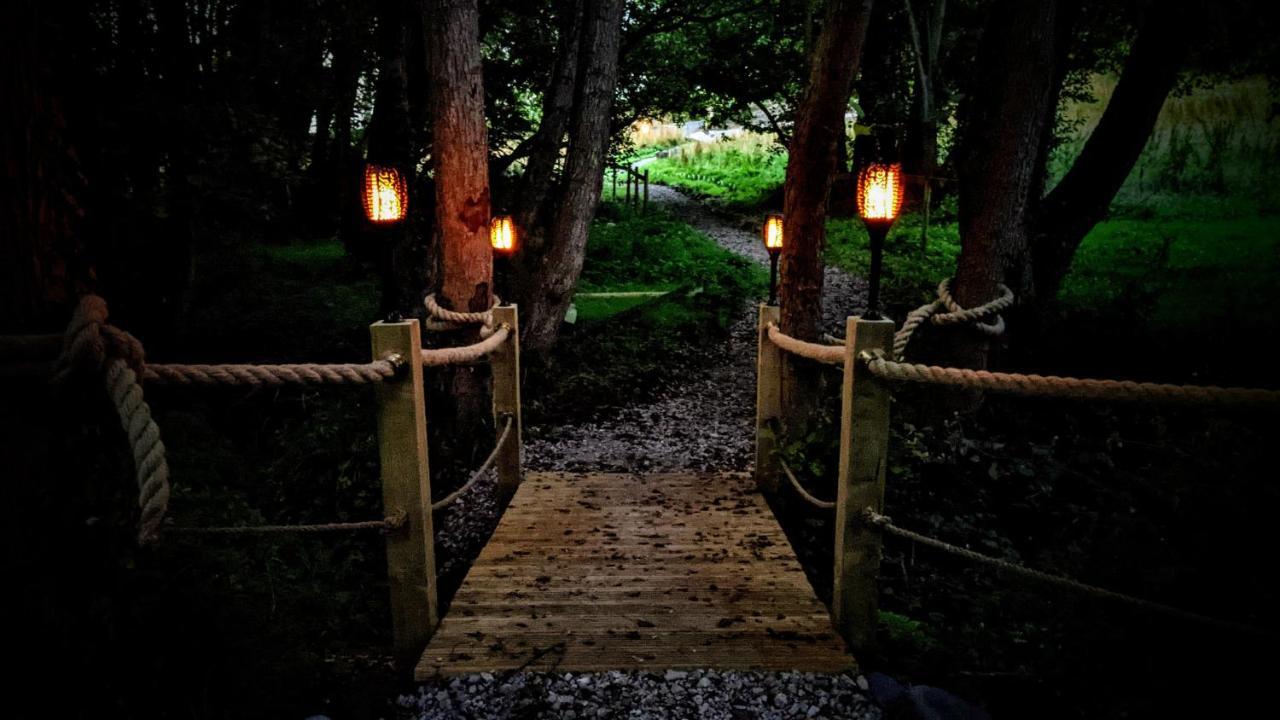 Emlyn'S Coppice - Luxury Woodland Glamping Villa Holywell  Exterior photo