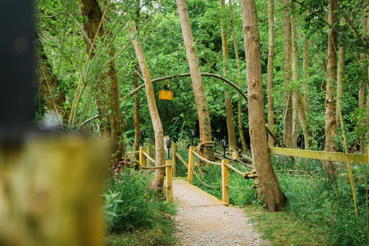 Emlyn'S Coppice - Luxury Woodland Glamping Villa Holywell  Exterior photo