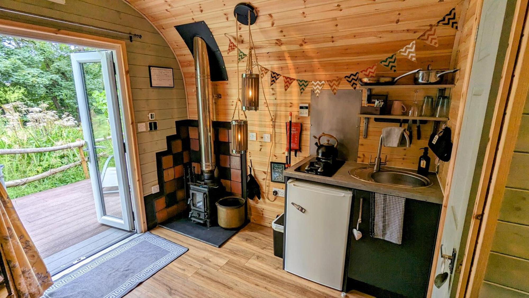Emlyn'S Coppice - Luxury Woodland Glamping Villa Holywell  Exterior photo