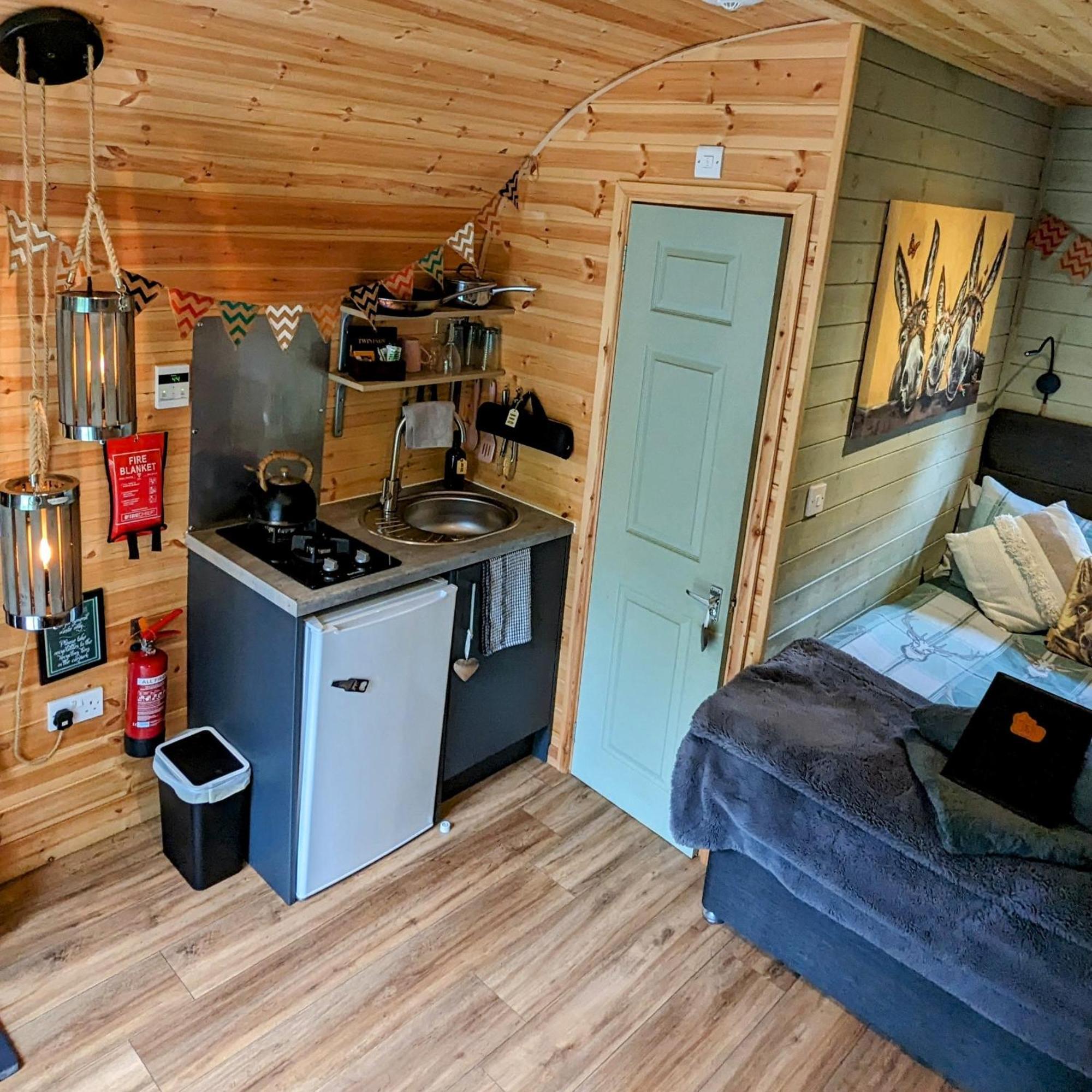 Emlyn'S Coppice - Luxury Woodland Glamping Villa Holywell  Exterior photo