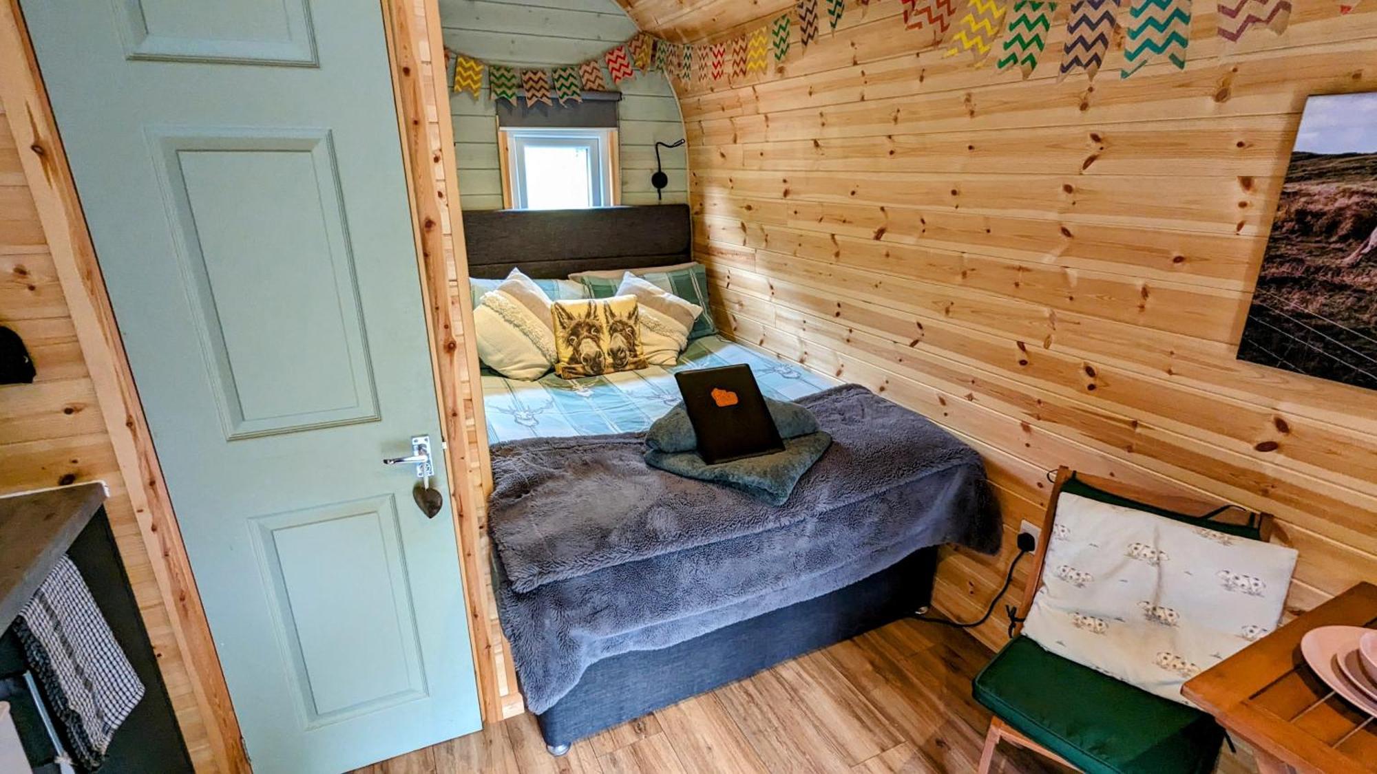 Emlyn'S Coppice - Luxury Woodland Glamping Villa Holywell  Room photo